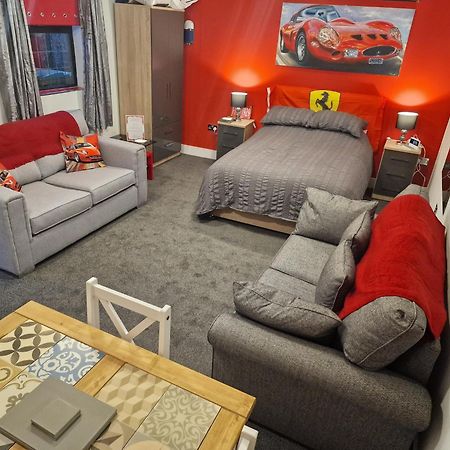 Joiners Arms - Studio Apartments Market Drayton Dış mekan fotoğraf