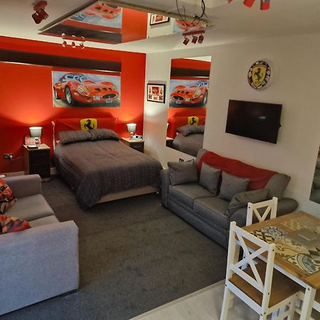Joiners Arms - Studio Apartments Market Drayton Dış mekan fotoğraf