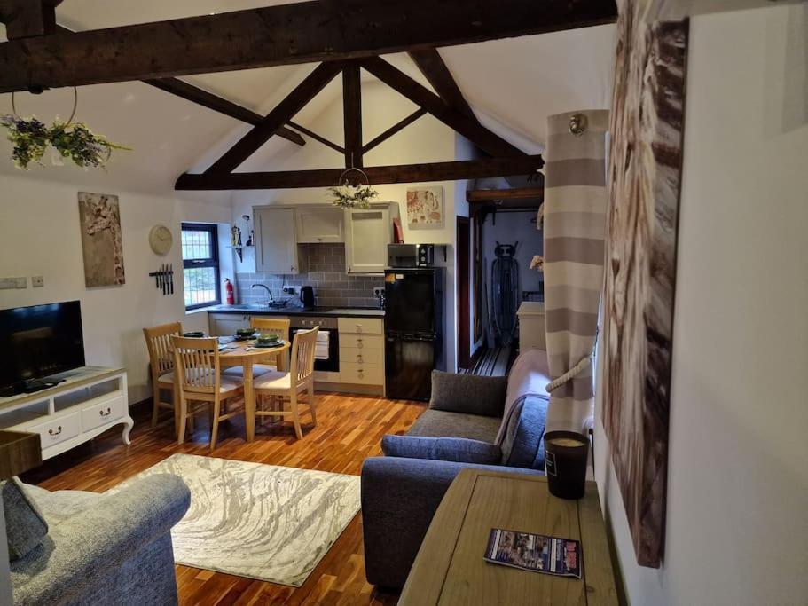 Joiners Arms - Studio Apartments Market Drayton Dış mekan fotoğraf