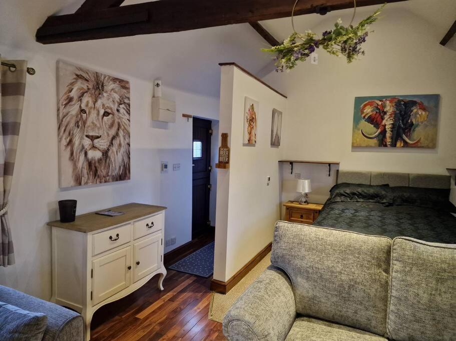 Joiners Arms - Studio Apartments Market Drayton Dış mekan fotoğraf