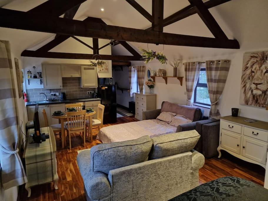 Joiners Arms - Studio Apartments Market Drayton Dış mekan fotoğraf