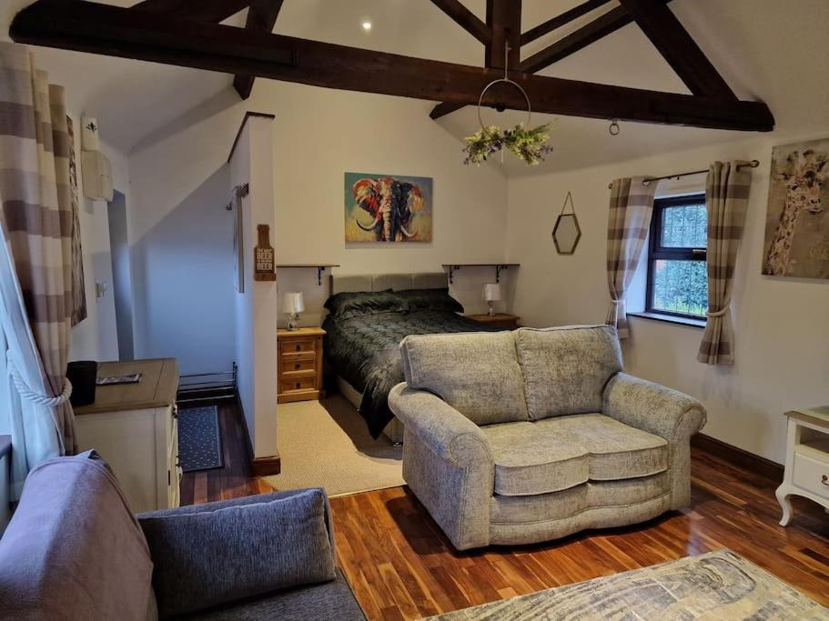 Joiners Arms - Studio Apartments Market Drayton Dış mekan fotoğraf
