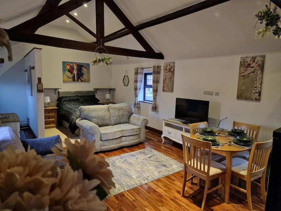 Joiners Arms - Studio Apartments Market Drayton Dış mekan fotoğraf